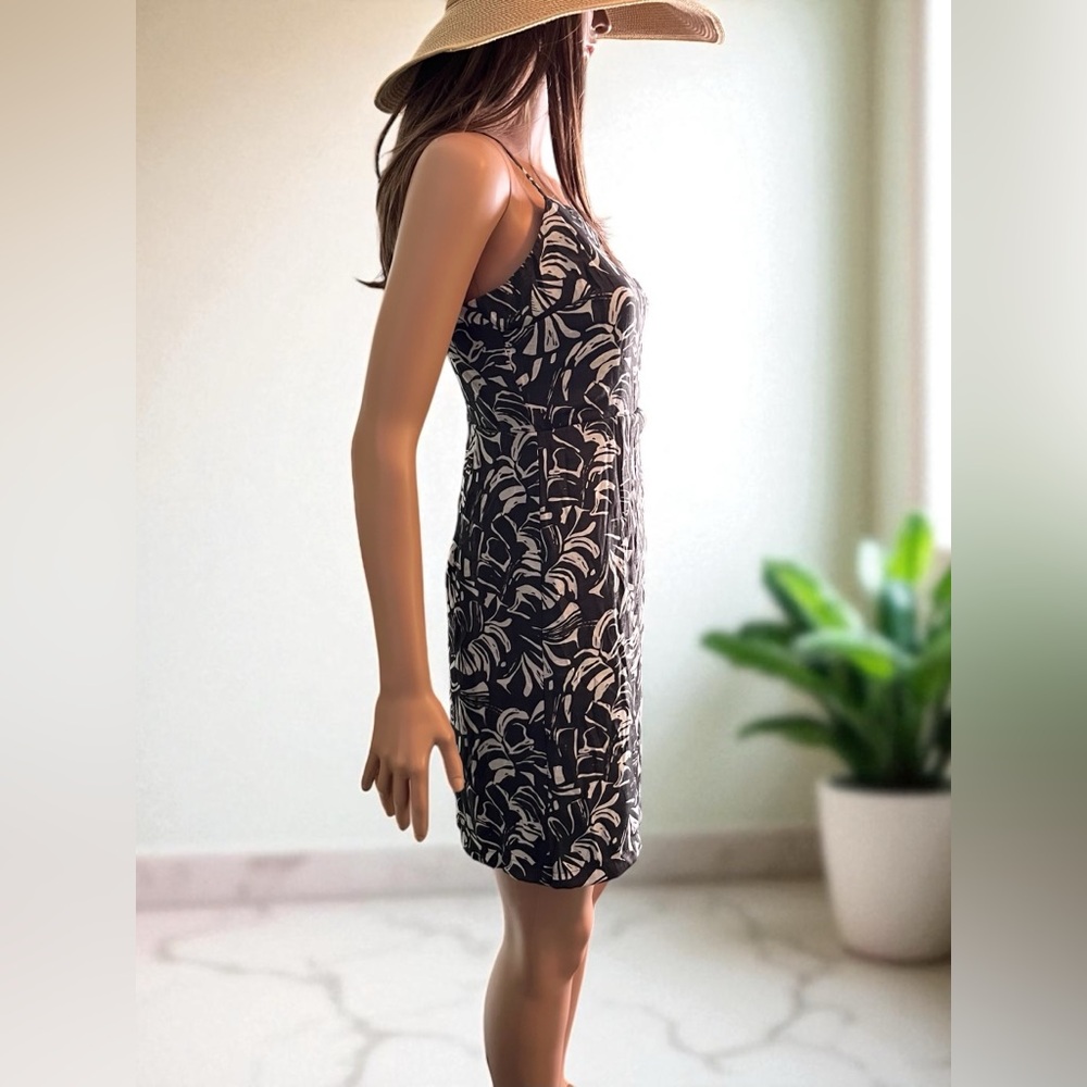 Nine West Dress. Size Small. Tropical. Side Tie. Sleeveless Rayon. Gray & White. - Picture 2 of 6